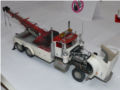 Plastikowy model ciężarowego holownika Kenworth W900 zbudoany w skali 1:25 - fotografia nr 1.