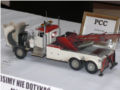 Plastikowy model ciężarowego holownika Kenworth W900 zbudoany w skali 1:25 - fotografia nr 2.