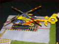 Plastikowy model helikoptera EC 135 z lotniczego pogotowia ratunkowego, foto nr 1.