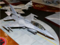 Plastikowy model wojskowego odrzutowca F-16D, fotografia nr 2.