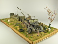 Diorama z plastikowym modelem niemieckiego transportera Sd.Kfz.9 Z Famo i żywicznym modelem naczepy do transportu ciężkich czołgów z Kassbohrer - foto nr 2