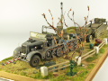 Diorama z plastikowym modelem niemieckiego transportera Sd.Kfz.9 Z Famo i żywicznym modelem naczepy do transportu ciężkich czołgów z Kassbohrer - foto nr 6