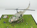 Plastikowy model helikoptera Bell UH-1V sklejony w skali 1:72 na podstawie zdjęć zrobionych w National Vietnam War Museum w Orlando na Florydzie w USA - foto nr 3