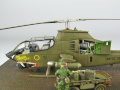 Plastikowy model amerykańskiego helikoptera szturmowego AH-1G Cobra sklejony w skali 1:72 - foto nr 14