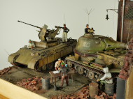 Diorama z plastikowymi modelami działa przeciwlotniczego na podwoziu czołgu Panthera i czołgu VK 72.01(K) Löwe.