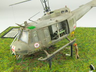 Plastikowy model helikoptera Bell UH-1V sklejony w skali 1:72 na podstawie zdjęć zrobionych w National Vietnam War Museum w Orlando na Florydzie w USA